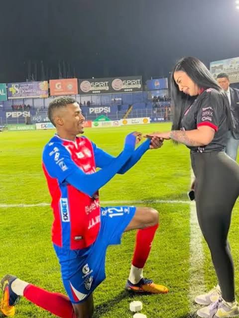 Footballer, Derrikson Quiros announces break-up with girlfriend three days after proposing to her on the pitch (video)